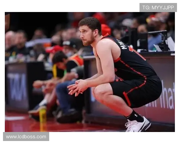 大心脏米哈伊柳克连中三分关键时刻反超比分仅剩20秒 大心脏米哈伊柳克连中三分关键时刻反超比分仅剩20秒